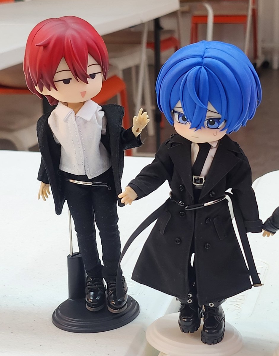 timeout_10PM's tweet image. 🟥랑 트친분네 🟦랑 같이찍었어요 귀여워~~~~