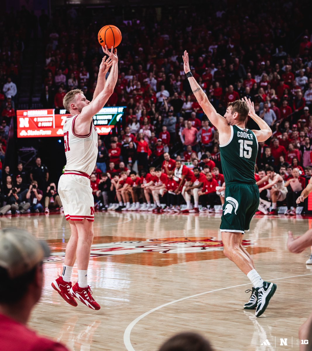 HuskerMBB's tweet image. Knock down👌

Mast connects from deep and we're tied at 16.