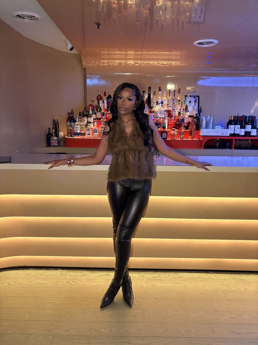 _forevertrishh's tweet image. twenty fineeee🫦⭐️