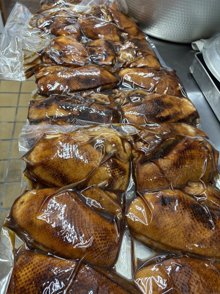 明日、1月4日から営業します。
新年1発目は限定営業になります。
サイドメニューも特別なものを用意しています。
本年もよろしくお願いします。