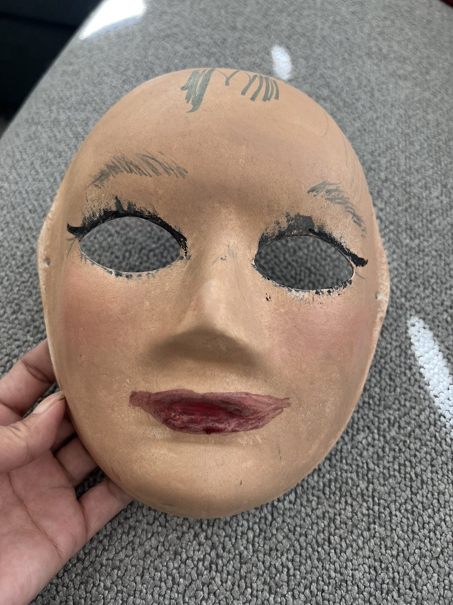 「ママ、お化粧してない時は、これを被ったらいいからね」

と、くれました。

「あ、ありがとうね」

と言いました。