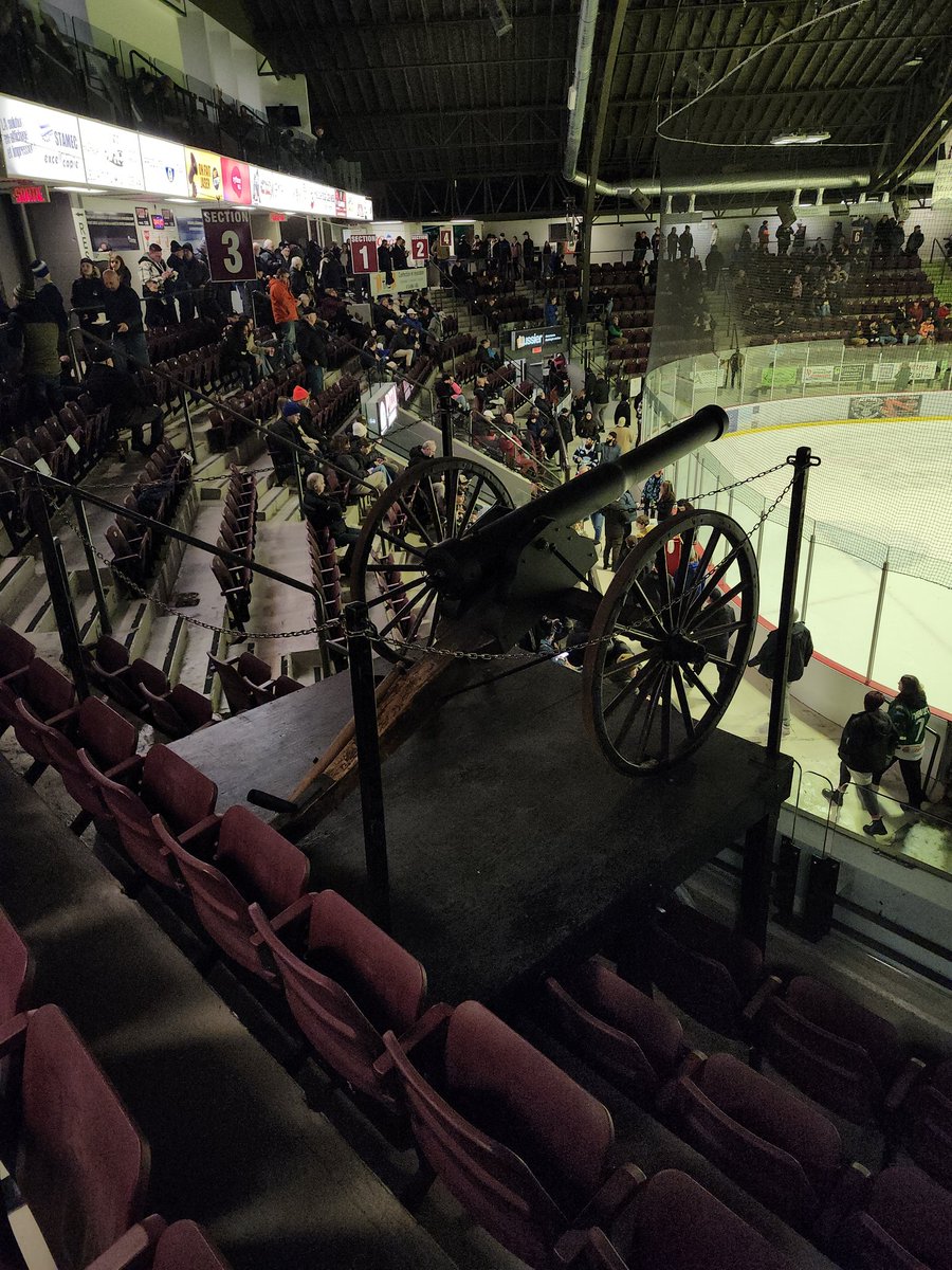 ChickenPoutine's tweet image. Good evening from Jonquiere, where the Marquis are taking on the COOL-FM Saint-Georges in LNAH action