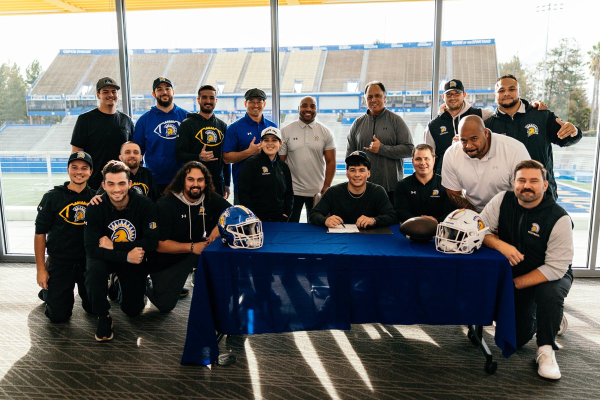 SanJoseStateFB's tweet image. signed, sealed, OFFICIAL

Welcome to the Spartan Family, @SinatraTrajan 

#ThisIsSparta | #AllSpartans
