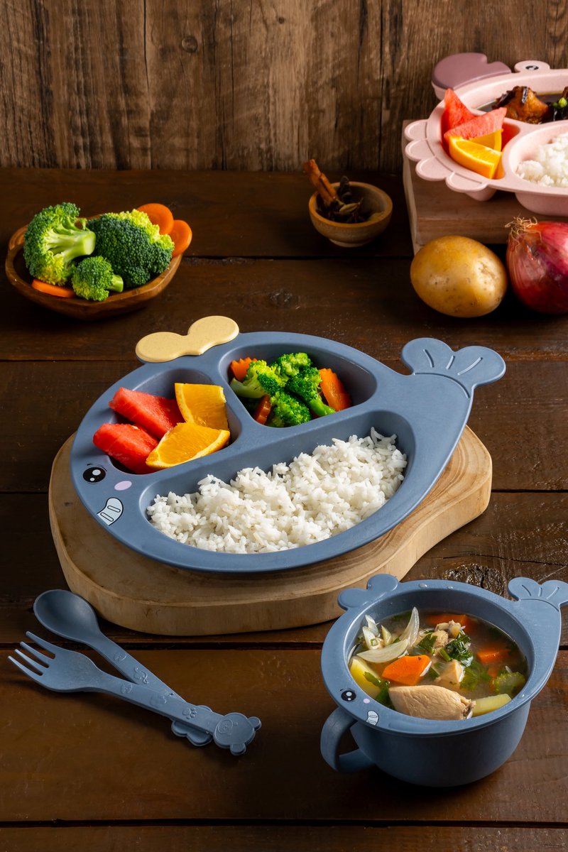 khairulaming's tweet image. Di Rembayung kita sediakan dua jenis menu kanak-kanak, iaitu Set Ayam Kicap Si Kecil dan Set Sup Ayam Si Kecil. Setiap set dilengkapi dengan sayur dan juga buah fresh 🥰

p/s : ni untuk kids tau. risau yang umur 30 order nanti haha