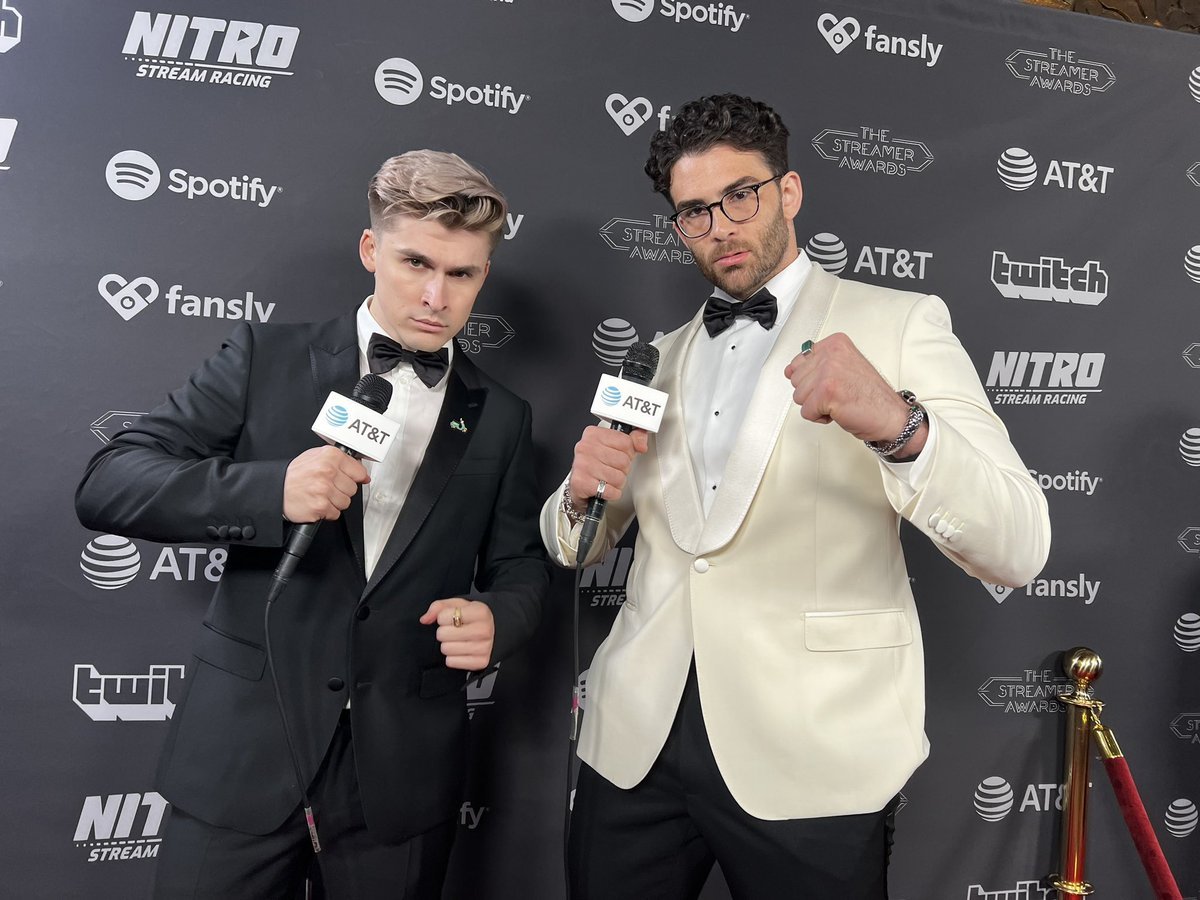 KazahanaEdits's tweet photo. Hey @grok please remove the guy that went to a diddy party from the image https://t.co/8vp2OHGPqG