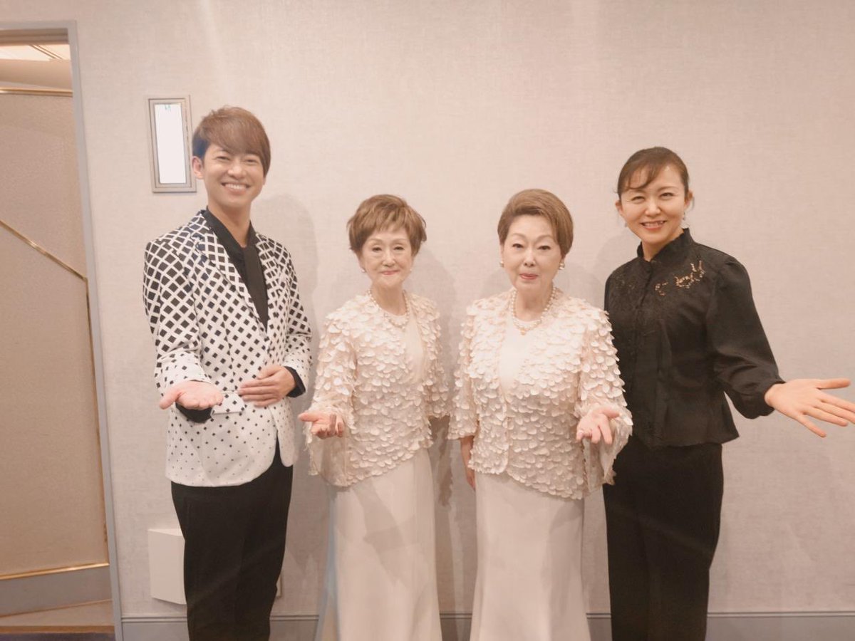 ２０２６年歌い始め
ホテルニューオータニ紀尾井町３８年目、夜はニューオータニ幕張で。頑張りました。お馬のメドレー好きです❤️今年もうまくいくように、転ばない様飛び跳ねます。沢山お客様有難うございました。