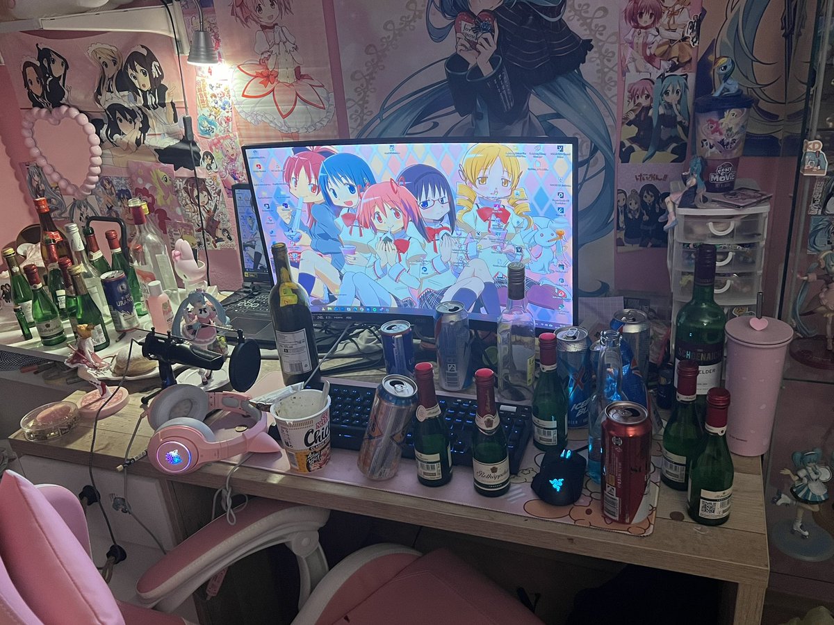 _heroinchan's tweet image. holy alcoholic do I need help??