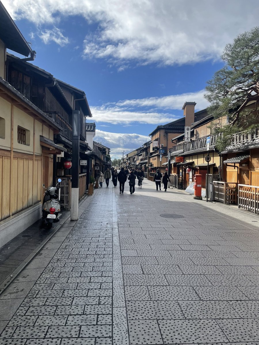 tanakasandayo's tweet photo. 正月の祇園をチャリで散策とか粋だろ https://t.co/J5GLOtGKVk