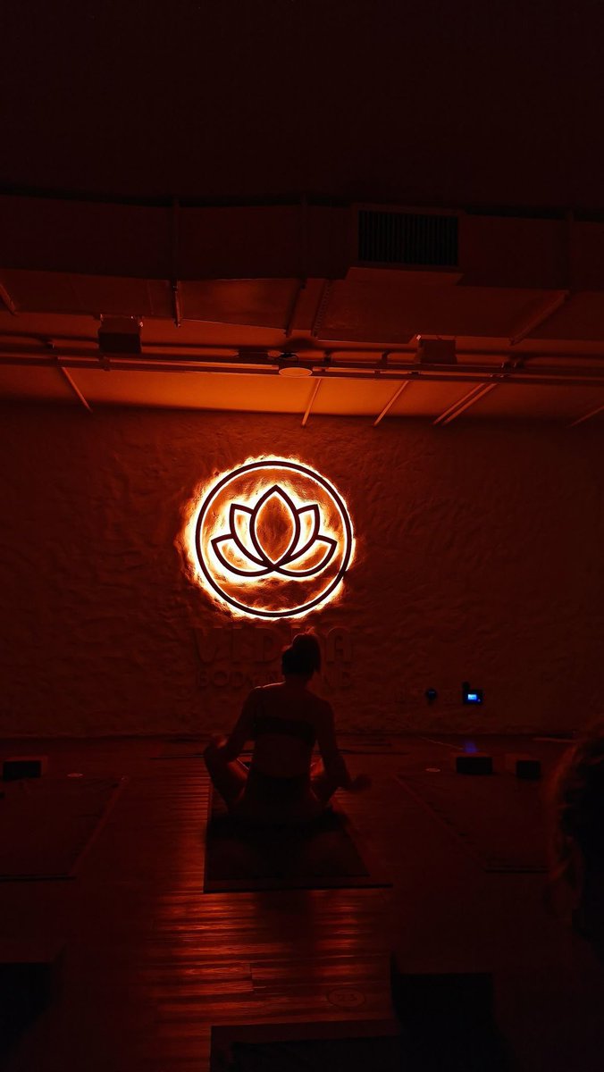 THESANDPRINCESS's tweet image. Completamente obcecada em fazer yoga