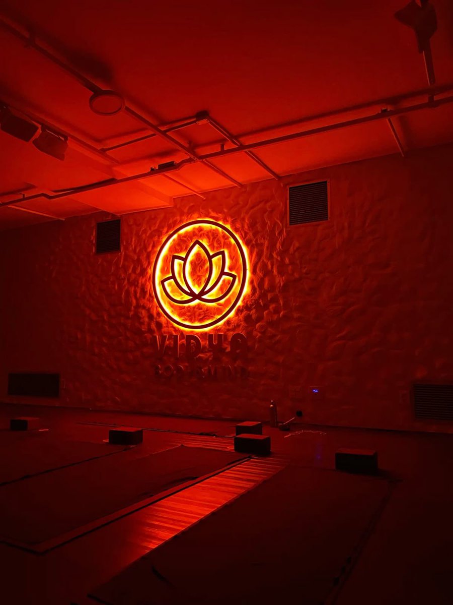 THESANDPRINCESS's tweet image. Completamente obcecada em fazer yoga