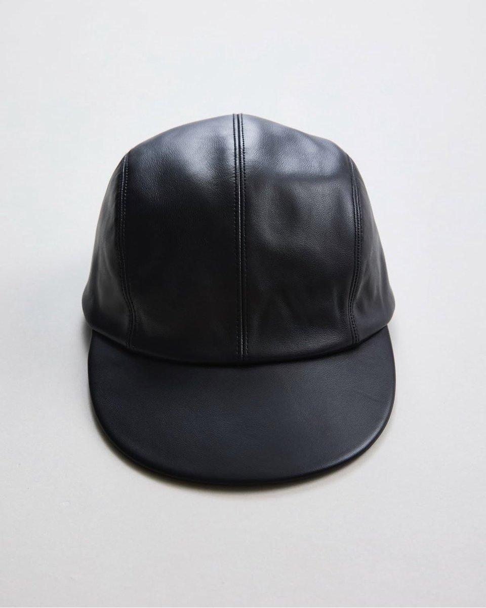 キャップなんかほとんど被らないんですが、NICENESSのこのレザー