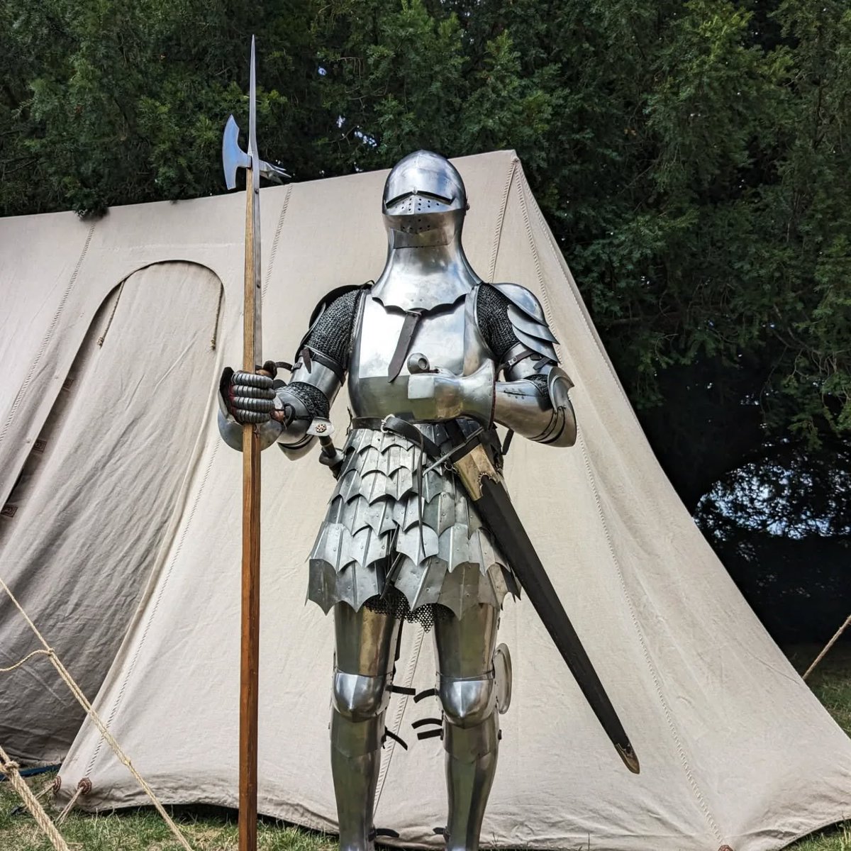 MedievalScholar's tweet image. There’s a tinge of sadness to see so many stories of great knights in French history that all lead to the same place in 1415 and end there.