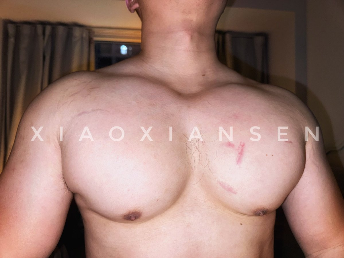 时隔两年再见老朋友，他的乳房已经大到可以乳交了