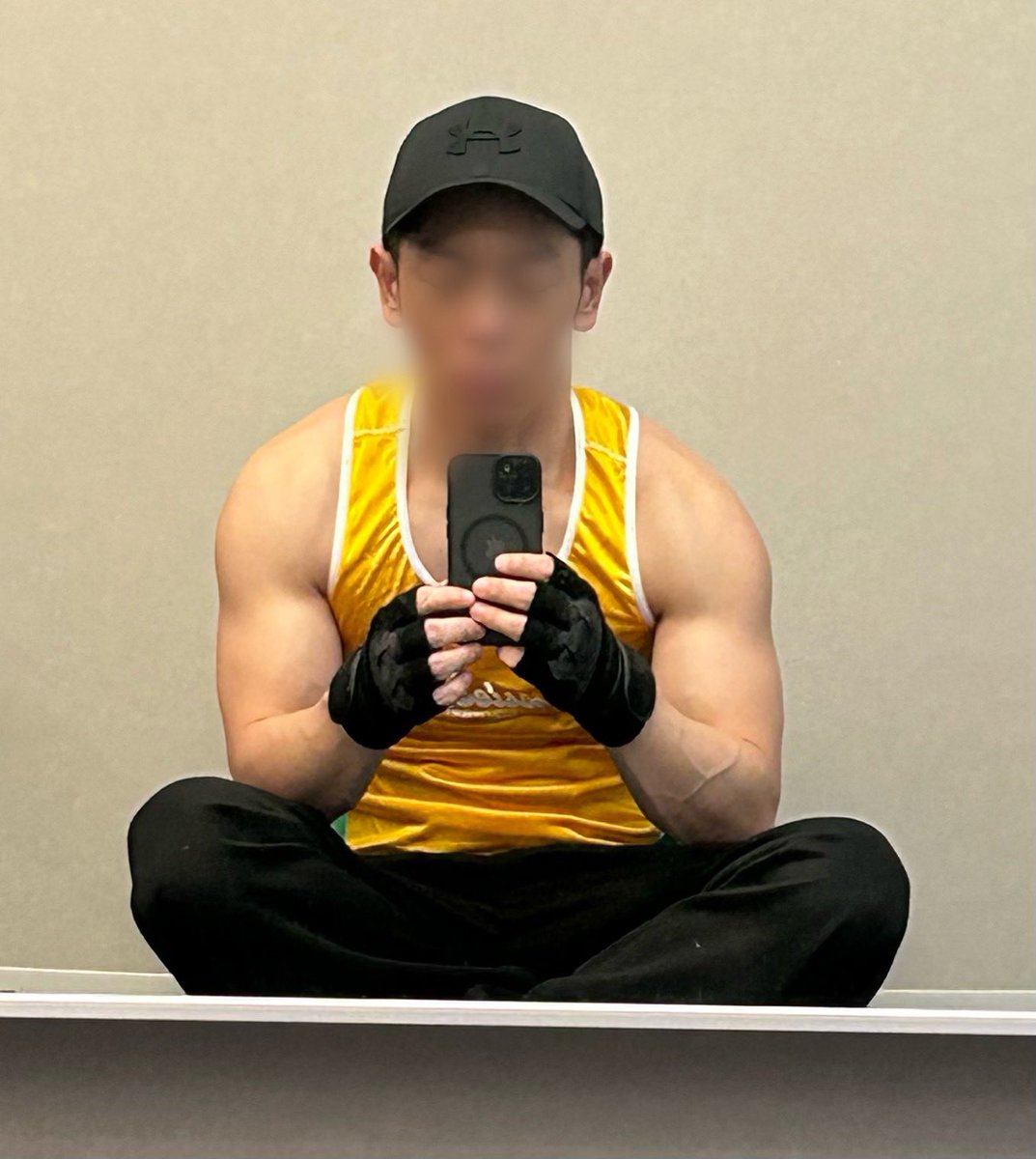 脚の日。
じゃあ脚を写せよってな。
上半身は育ってるけど脚は全くやらんので、ニワトリみたいな脚してる。
そして衣装がブラジルな件。