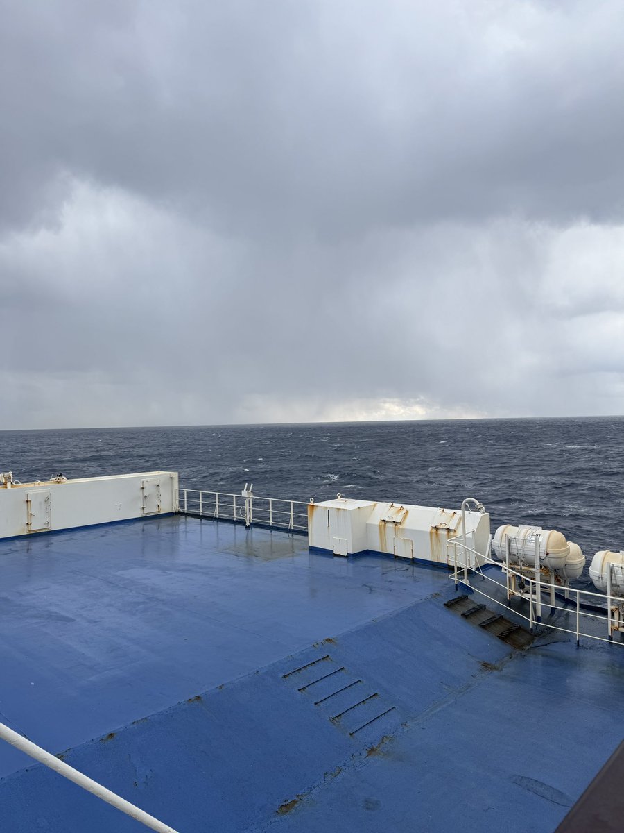 冬の日本海の荒波に揺られながら
ゆっくりと流れる時間を楽しむ船の旅、デジタルデトックスには良い機会…とか思ってたら
スターリンク衛星でSNS出来ちゃう時代なのか

初衛星電波投稿！

こちら、知る人ぞ知る評判の
新日本海特製ビーフカレー