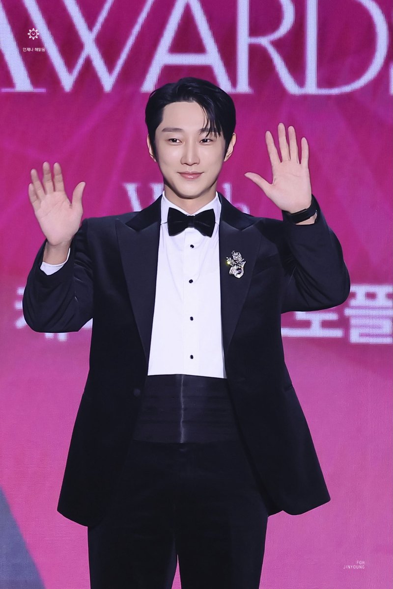 251229 APAN Star Awards
포토월

비율이 끝내줘요👍
미소는 더 멋져요😍

#진영 #정진영 #Jinyoung #ジニョン #振永
#APANStarAwards2025 

<a href="/_jinyoung911118/">정진영</a>