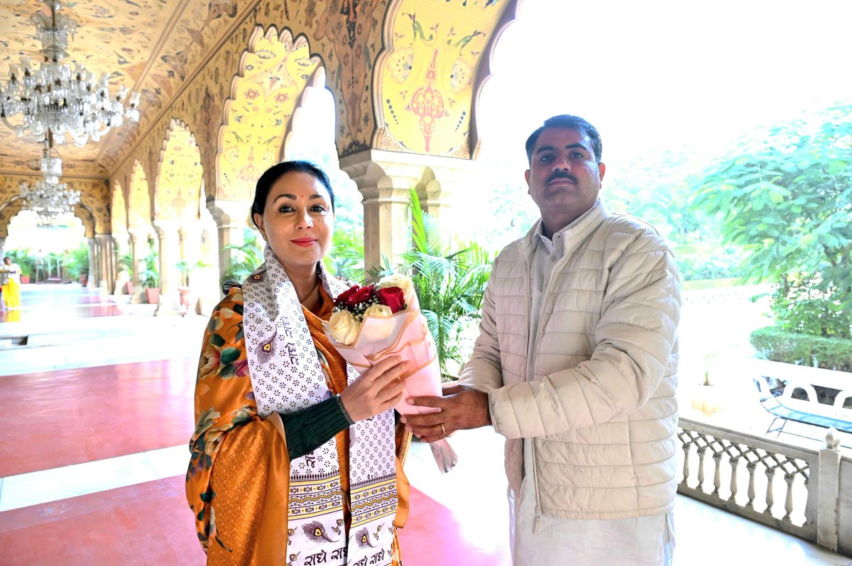 भाजपा जयपुर शहर कार्यकारिणी में नवनियुक्त जिला मंत्री श्री भवानी शर्मा जी से आज शिष्टाचार भेंट हुई। इस अवसर पर उन्हें नवीन दायित्व हेतु शुभकामनाएं प्रेषित की।