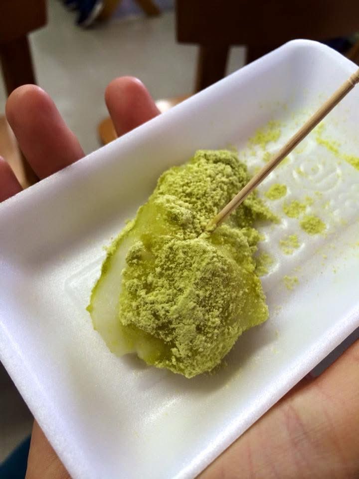 我が家も母が東北なのできなこは緑色が普通に家で出てきたな〜