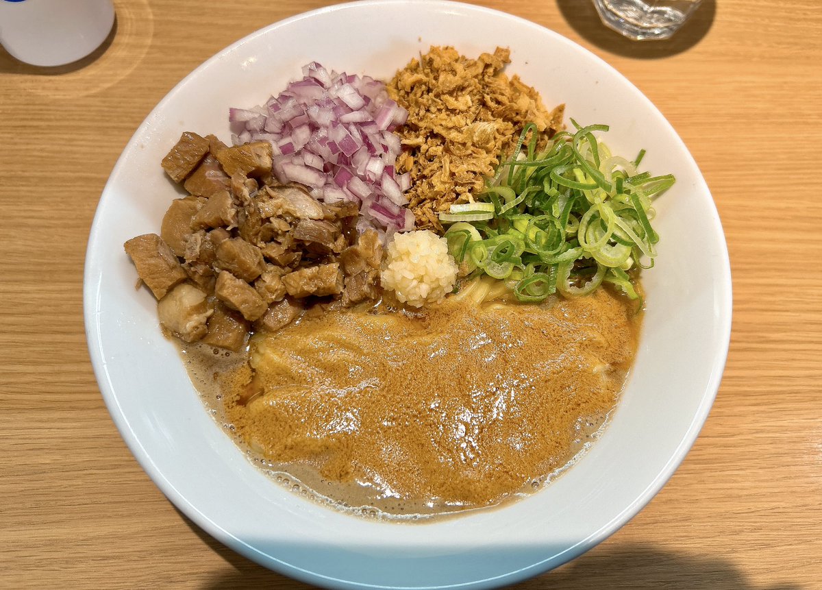 satoshitachi's tweet photo. 明けましておめでとうございます。ラーメン初めは以前から気になっていた東十条のビスク。「あん肝だくだくまぜそば」「蟹味噌の和え玉」旨過ぎて今年終わるかと思いました。今まで食べたまぜそばで1番美味しかった。今年もどうか https://t.co/blFqt2E4QL