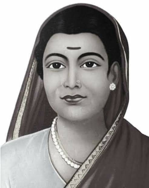 वो मुझ पर कीचड़ , पत्थर फेंकते रहे ,और मैं भारत की बेटियों को शिक्षा की राह दिखाती गई !!#सावित्री_बाई_फूले #मां_तुझे_सलाम
भारत की पहली महिला शिक्षिका ज्ञान की देवी राष्ट्रमाता भारत की पहली नारी शिक्षिका ज्ञानज्योति माता सावित्रीबाई फूले जी के जन्मदिन पर माता जी को कोटि-कोटि नमन🙏