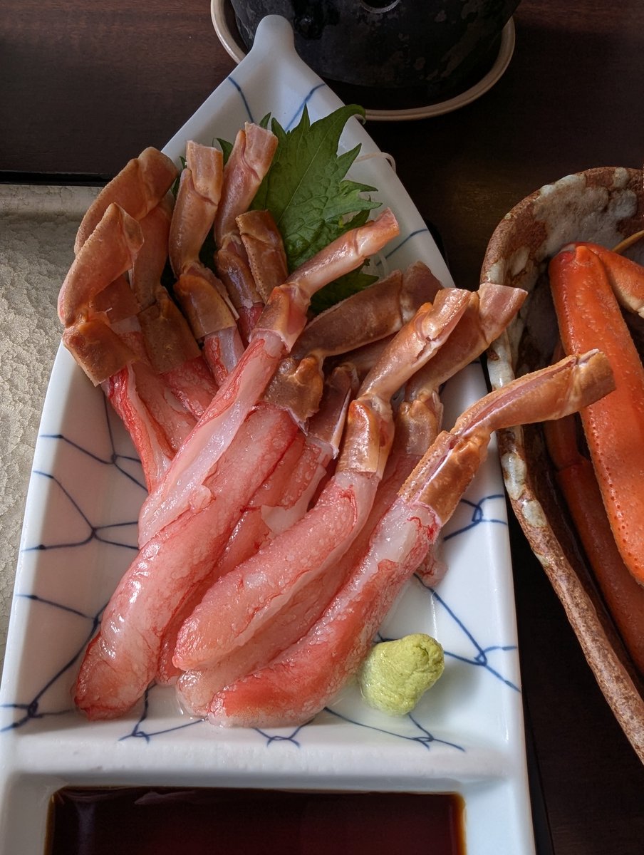 カニ食べた！んまかった！
姿のやつめちゃでかかった。カニ刺し甘かった😊