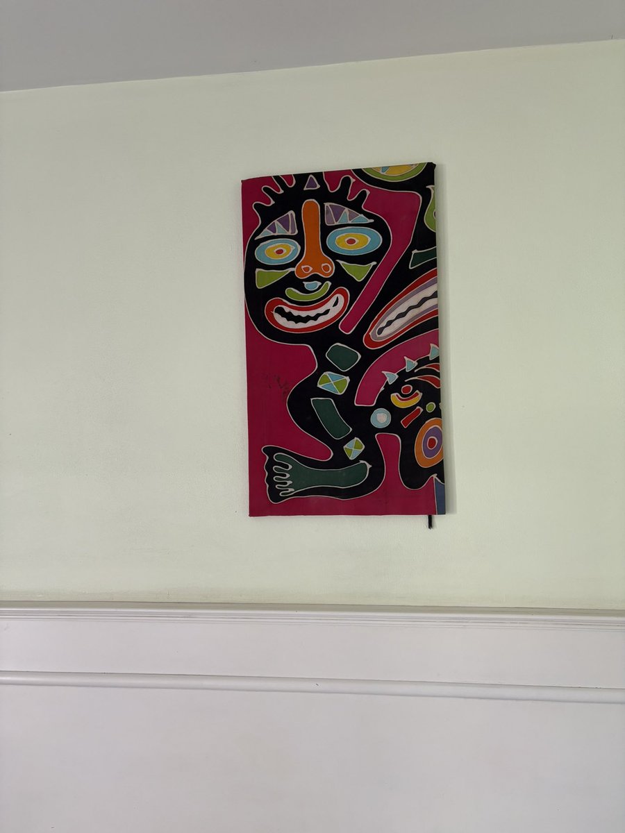 宿泊した部屋にこの絵🖼️😱怖いんですけど….😂