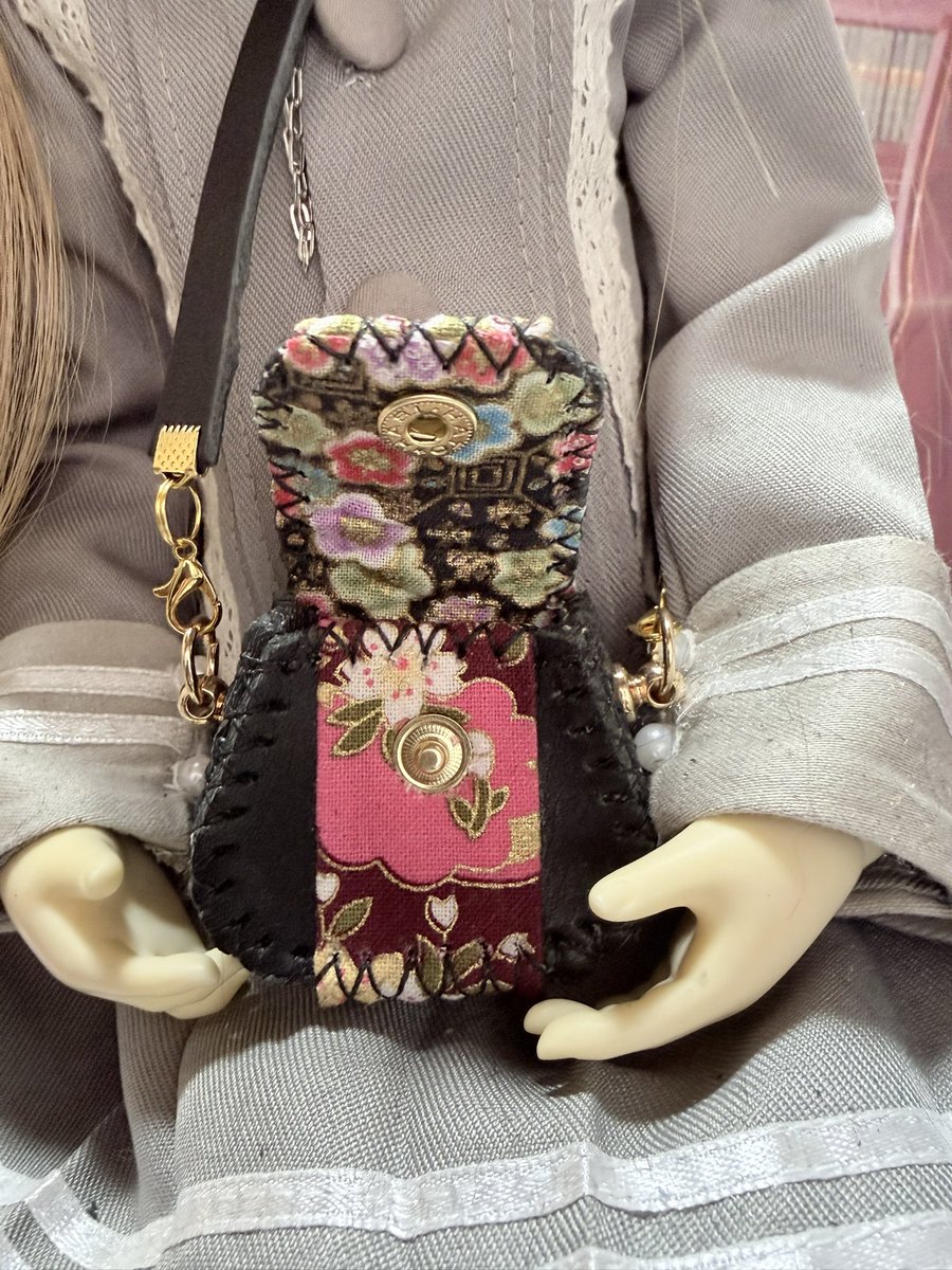 新年あけましておめでとうございます！
そんな訳で新年っぽく和柄な鞄を作ってみました。
今年も一年、よろしくお願いします🙇