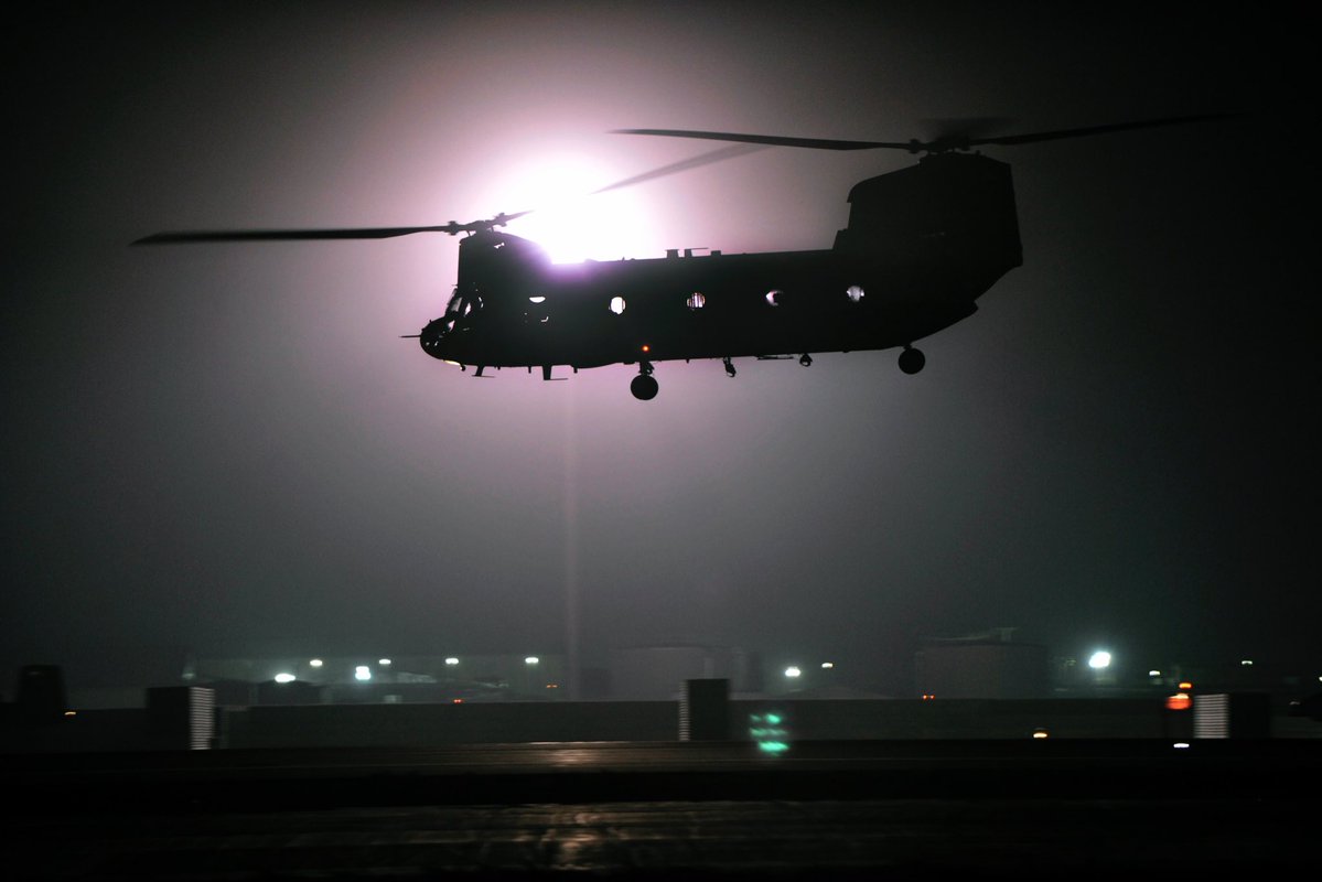 NokooTV's tweet image. 2am in Caracas 🇻🇪. Chinooks (🇺🇸) have been spotted flying over head.

📸 Chinook Helicopters