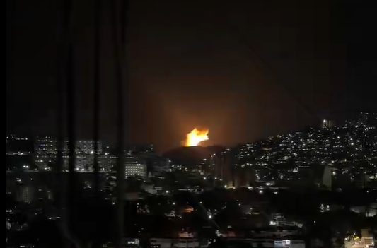 nyprepper1's tweet photo. ⚠️⚠️⚠️⚠️⚠️⚠️⚠️U.S. STRIKES HAVE STARTED ON THE CAPITAL OF VENEZUELA!! AIR RAID ALARMS AND EXPLOSIONS!! https://t.co/shbjxuTRuE