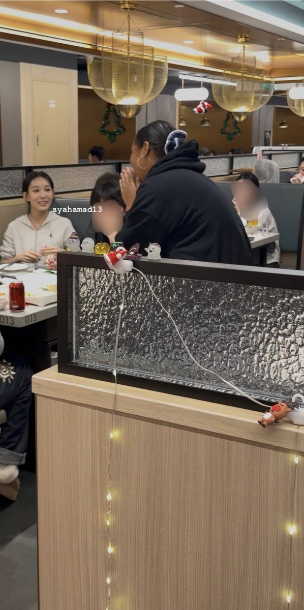 I never posted my little pics my friend took of me with Sarang from Izna at Haidilao on 251207. She’s so cute with her little heart to me, i couldn’t believe i just ran in to her at dinner! #유사랑 #RYUSARANG #izna