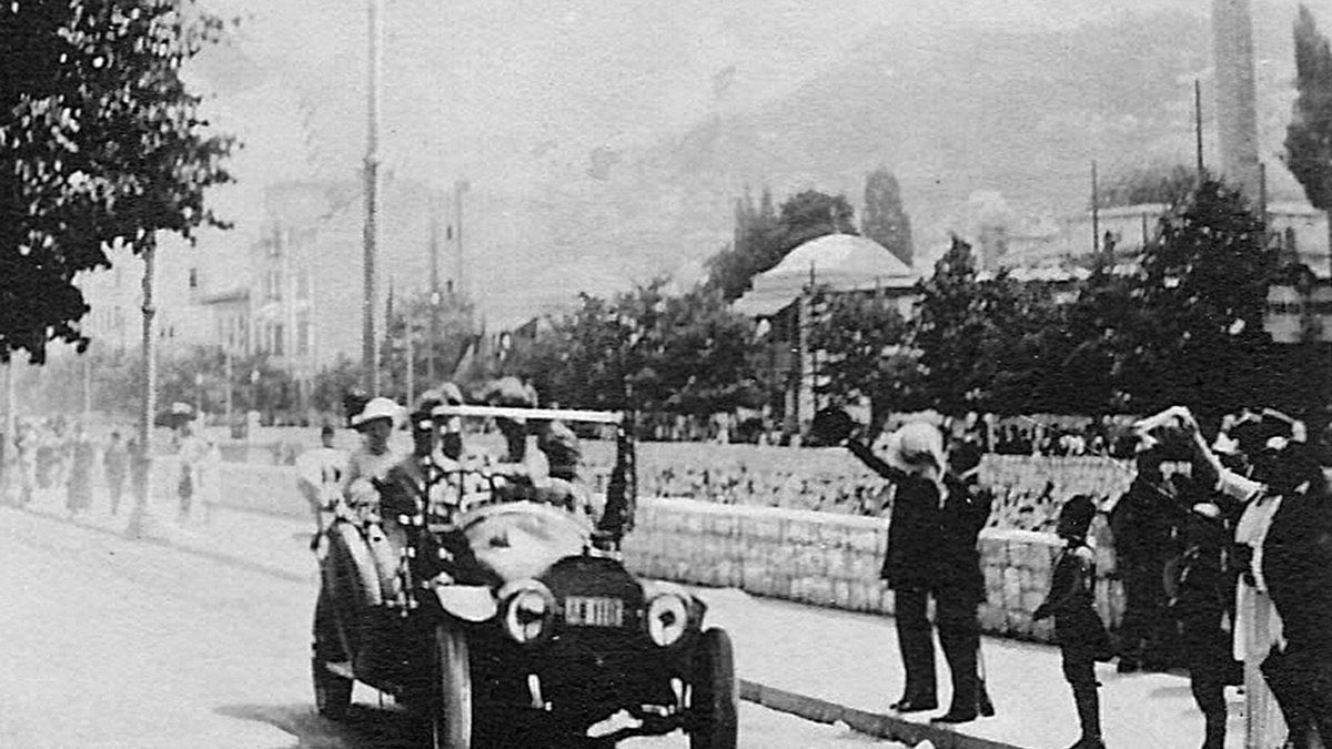 BosnianHistory's tweet image. Weird but true: The car in which Archduke Franz Ferdinand was shot in #Sarajevo (catalyst to #WWI) bore the number plate 'A111118' - Armistice 11 11 18