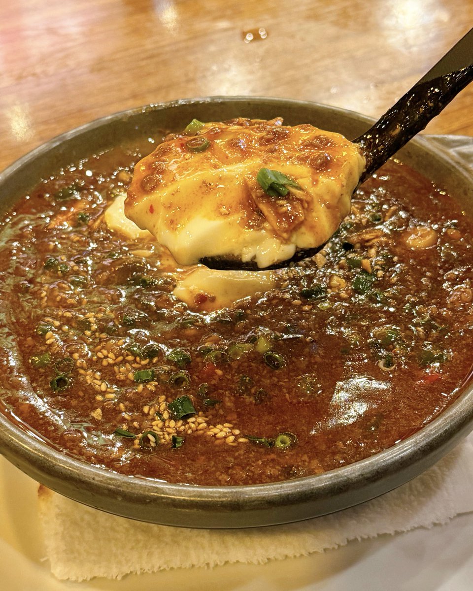 麻婆豆腐花（マーボートーフファー）と言うらしい。進化系麻婆豆腐。数