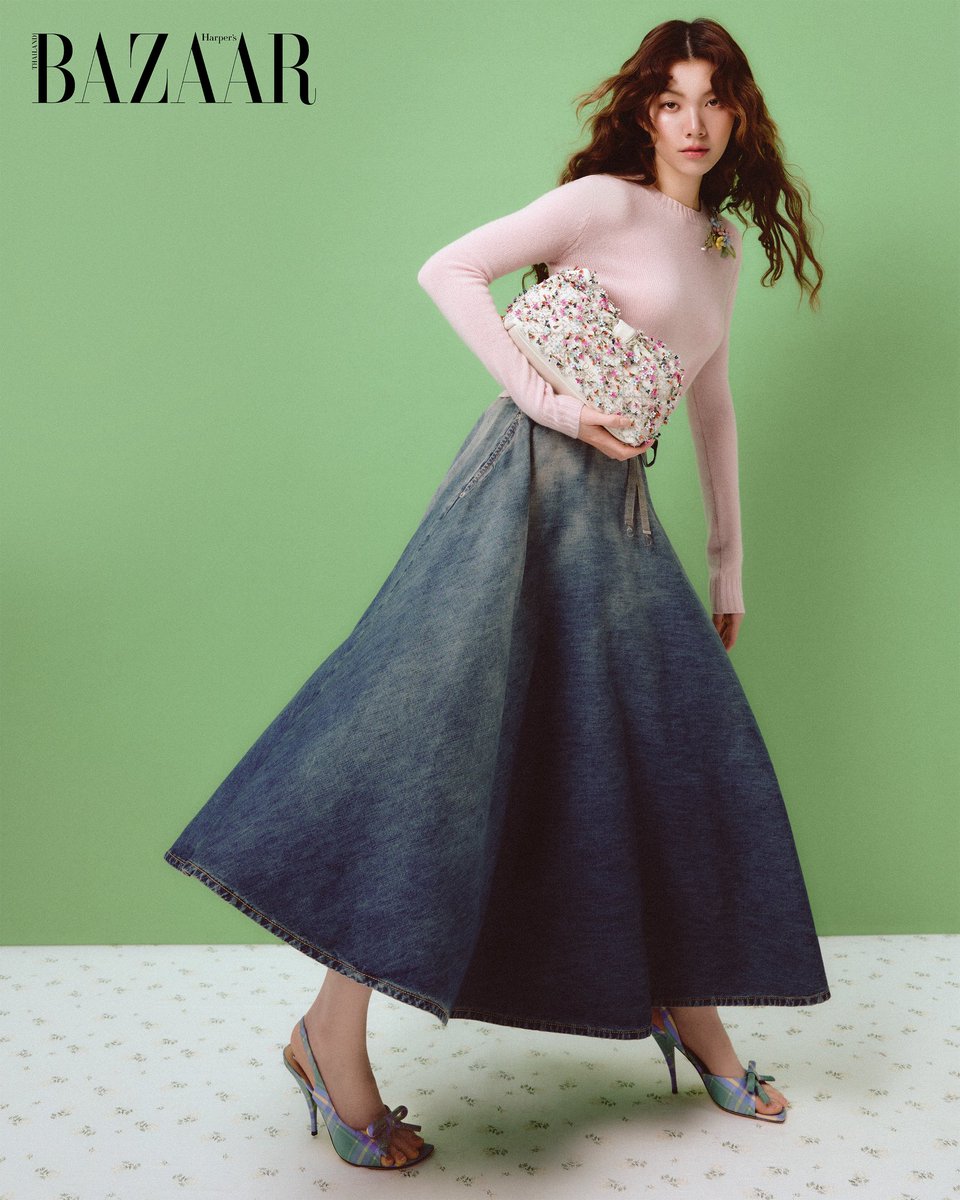 #BAZAARTheCover “ในฐานะตัวแทนของ Dior ออมอยากส่งต่อพลังงานสนุกๆ สดใหม่ สดใส อยากให้ทุกคนที่เดินเข้าไปในช็อป Dior ได้สัมผัสอารมณ์แบบเดียวกับที่ออมรู้สึกตอนดูโชว์ ลองลุคต่างๆ และสนุกไปกับแฟชั่นอย่างเป็นตัวเองค่ะ”

#Dior
#DiorSS26
#BAZAARThailandxOrmKornnaphat
#BAZAARThailand