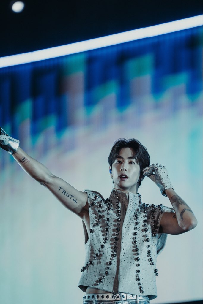 DNAmngmnt's tweet image. An unforgettable NYE with @iconsiam 🩶

#MarkTuanxICONSIAM
#ICONSIAM