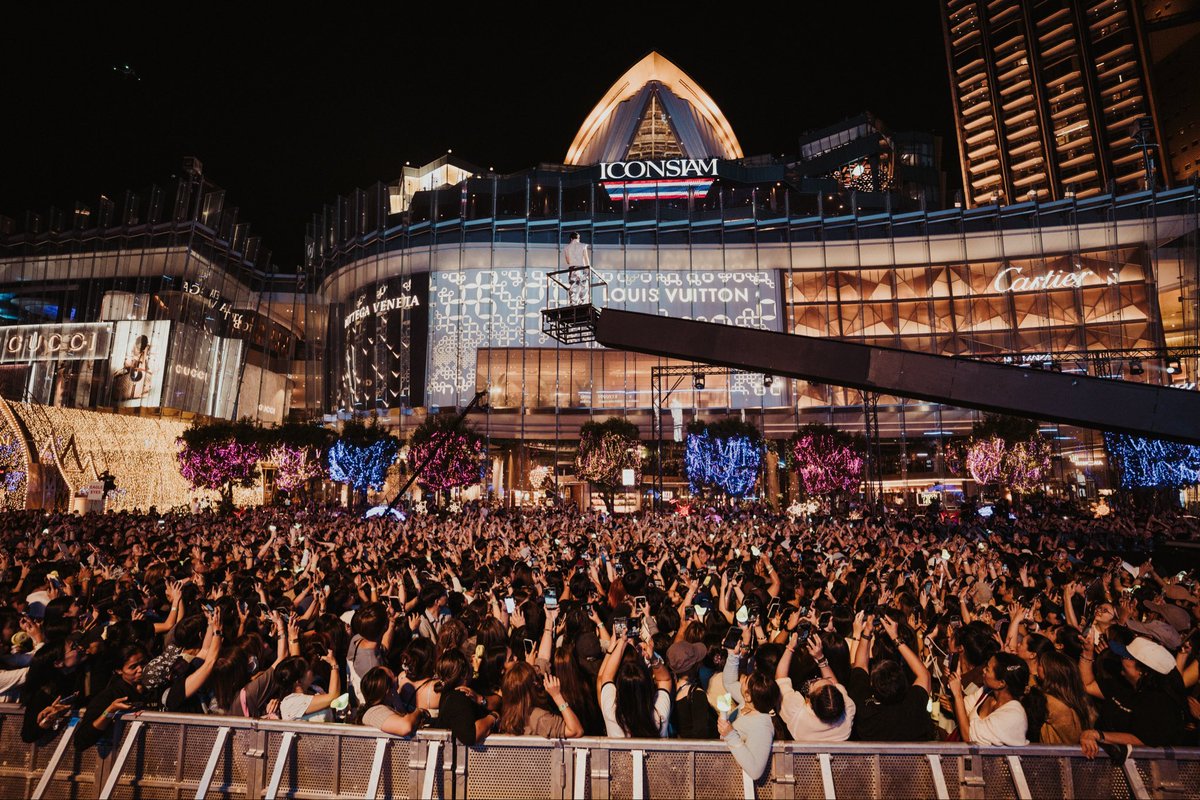 DNAmngmnt's tweet image. An unforgettable NYE with @iconsiam 🩶

#MarkTuanxICONSIAM
#ICONSIAM