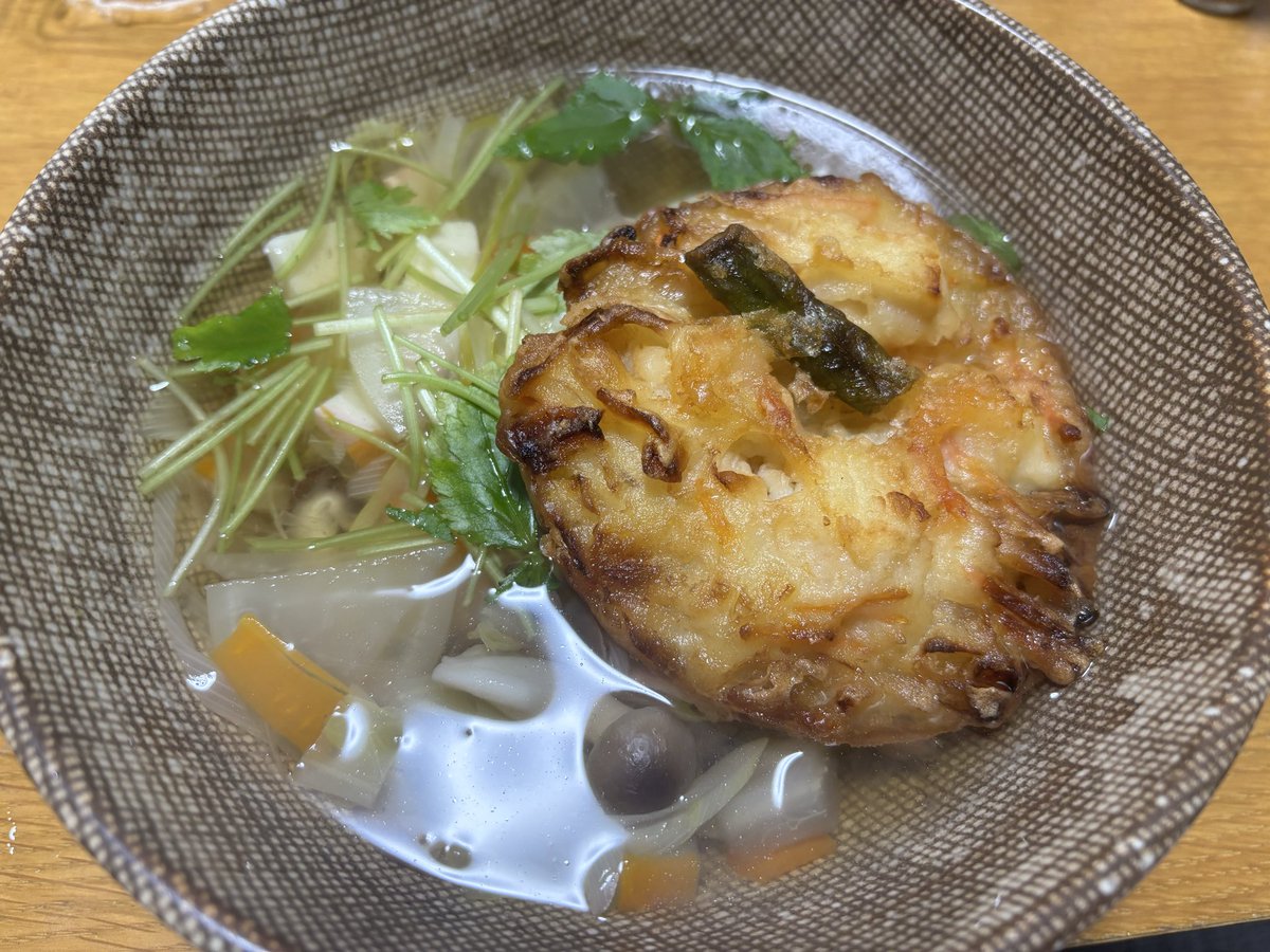 dandyossan's tweet photo. お雑煮、かき揚げの残りも添えて… https://t.co/XYp1knL1zx