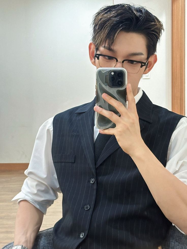 urtwunkbf's tweet image. temp fc ig. hi!