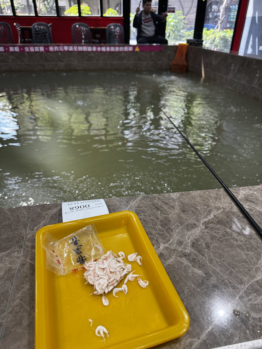 Dogs275's tweet image. 久々にやりたかったエビ釣り。30分で3匹釣れてるから良好な出だし🍤