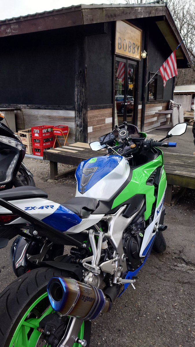 神社の参道に並んでいる屋台の美味そうな匂いの誘惑から何とか逃げ切り