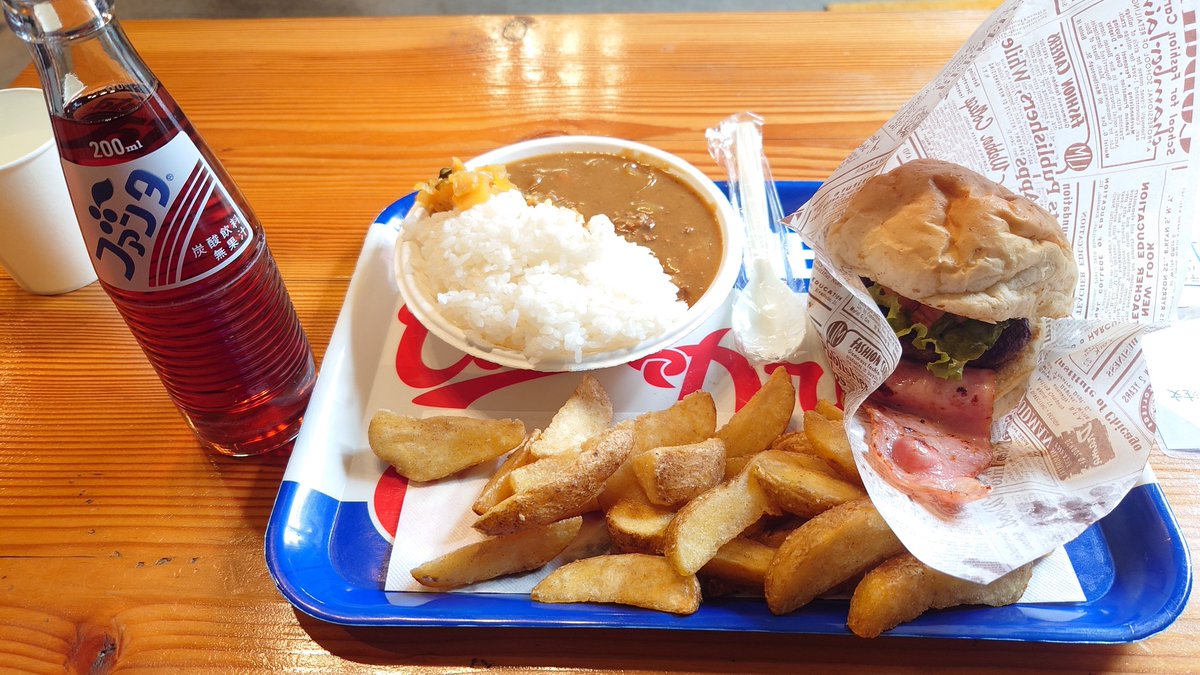 神社の参道に並んでいる屋台の美味そうな匂いの誘惑から何とか逃げ切り