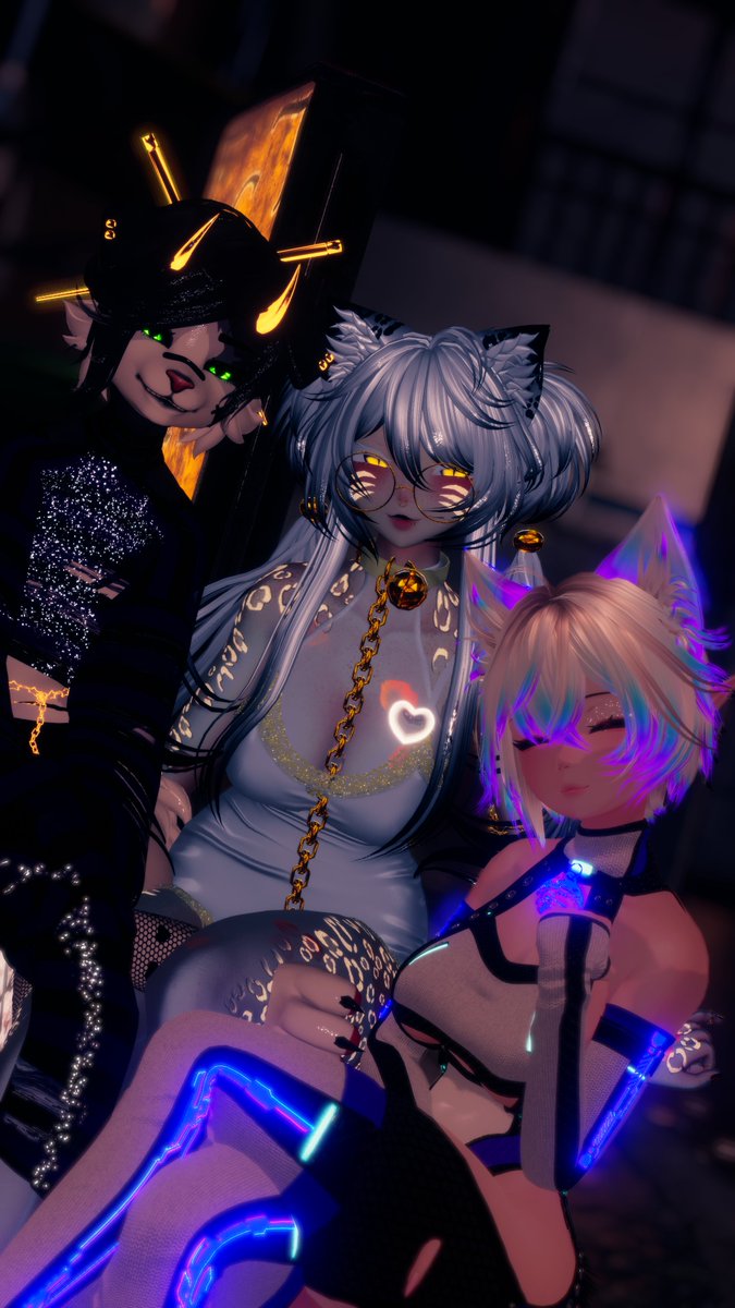 <a href="/LoonaRoseVR/">Loona Rose</a>, <a href="/NohNohbody/">NohNohbody</a>, and I looking all cute.

 #VRChat  

📸 by <a href="/squirtnnjuice/">Squirtt</a>