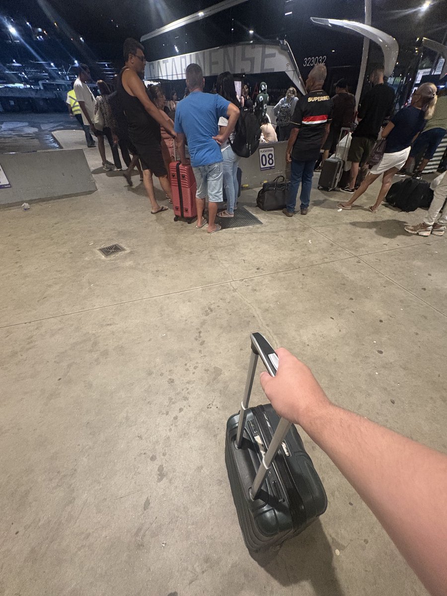 maauricio's tweet image. Até logo, família.
2025 foi bom. 2026 vai ser melhor.

Partiu Balneário Camboriú!