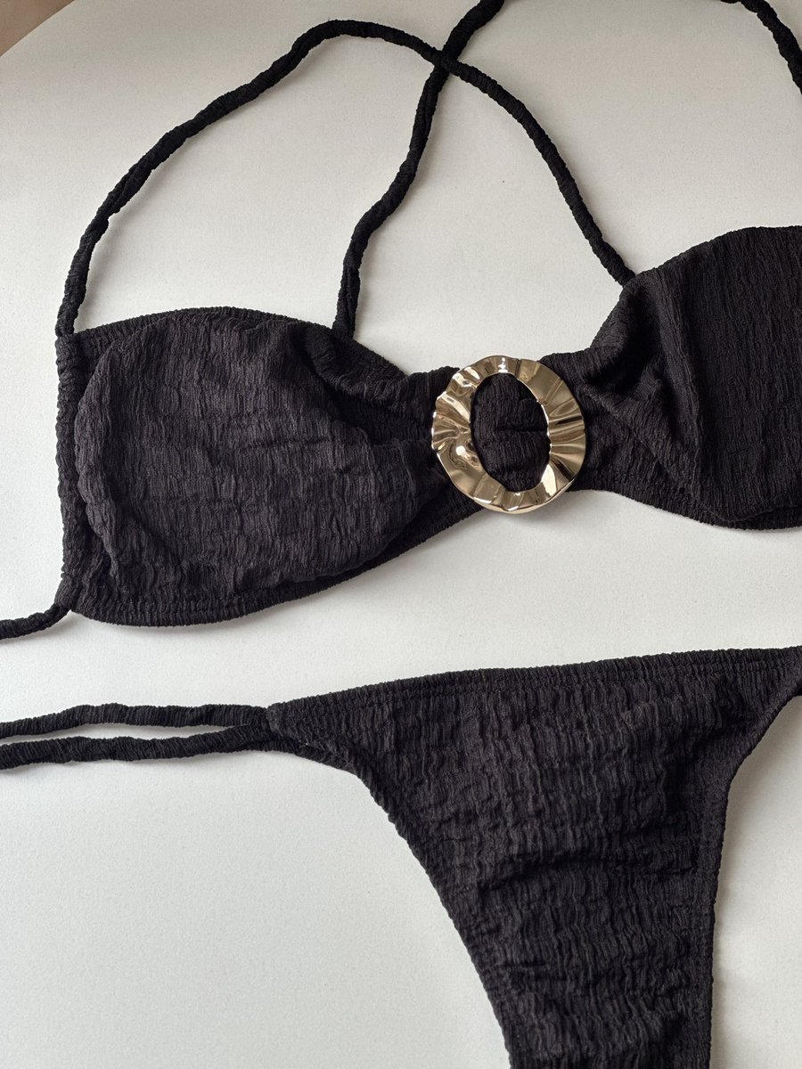 chicassss si buscan BIKINIS buenas bonitas y baratas en mi emprendimiento las tienen✨👙☀️🌊⛱️🏝️
instagram.com/___evasummer?i…