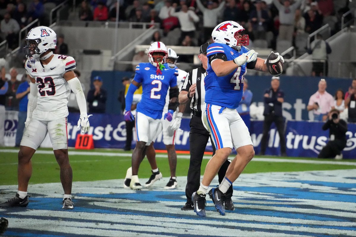 DallasTexasTV's tweet photo. SMU wins the Holiday Bowl, beating Arizona 24-19 🔥

FIRST BOWL WIN SINCE 2012 https://t.co/ctuPtqKnlw