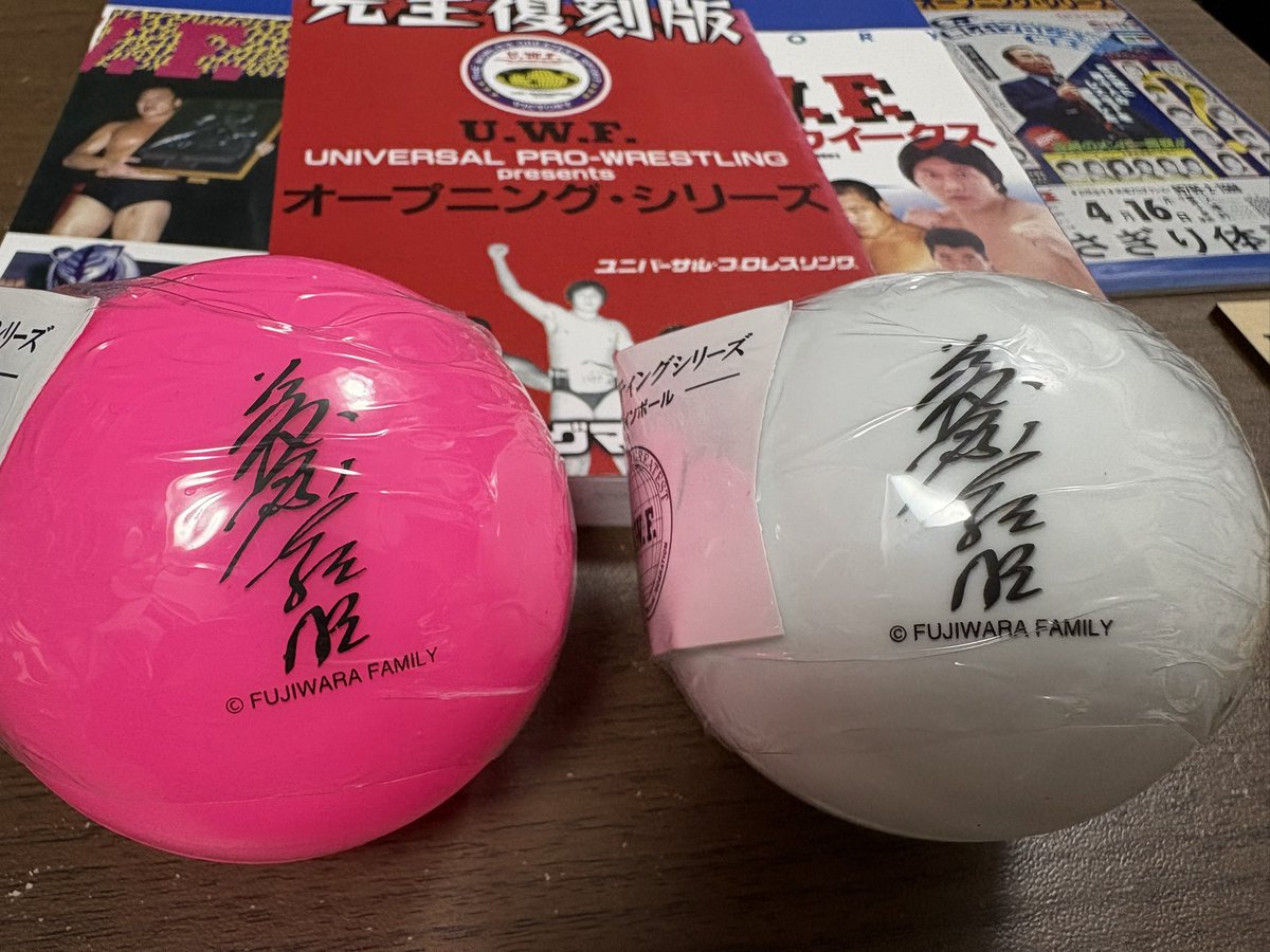 red velvet サインボール サインボールガチャポンを2回やったら、ピンク組長とホワイト組長で