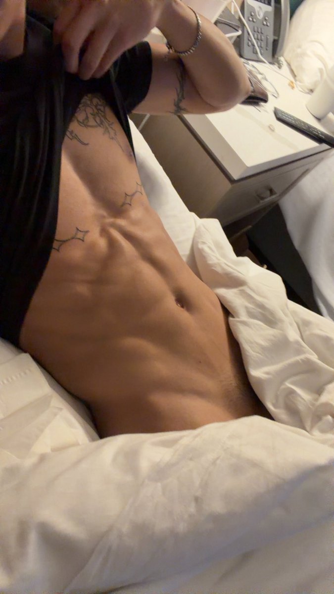 xirizz3's tweet image. Good night oomfies and pookiez