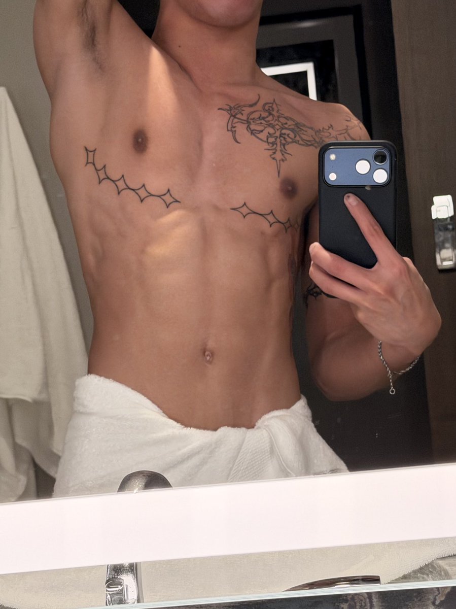 xirizz3's tweet image. Good night oomfies and pookiez