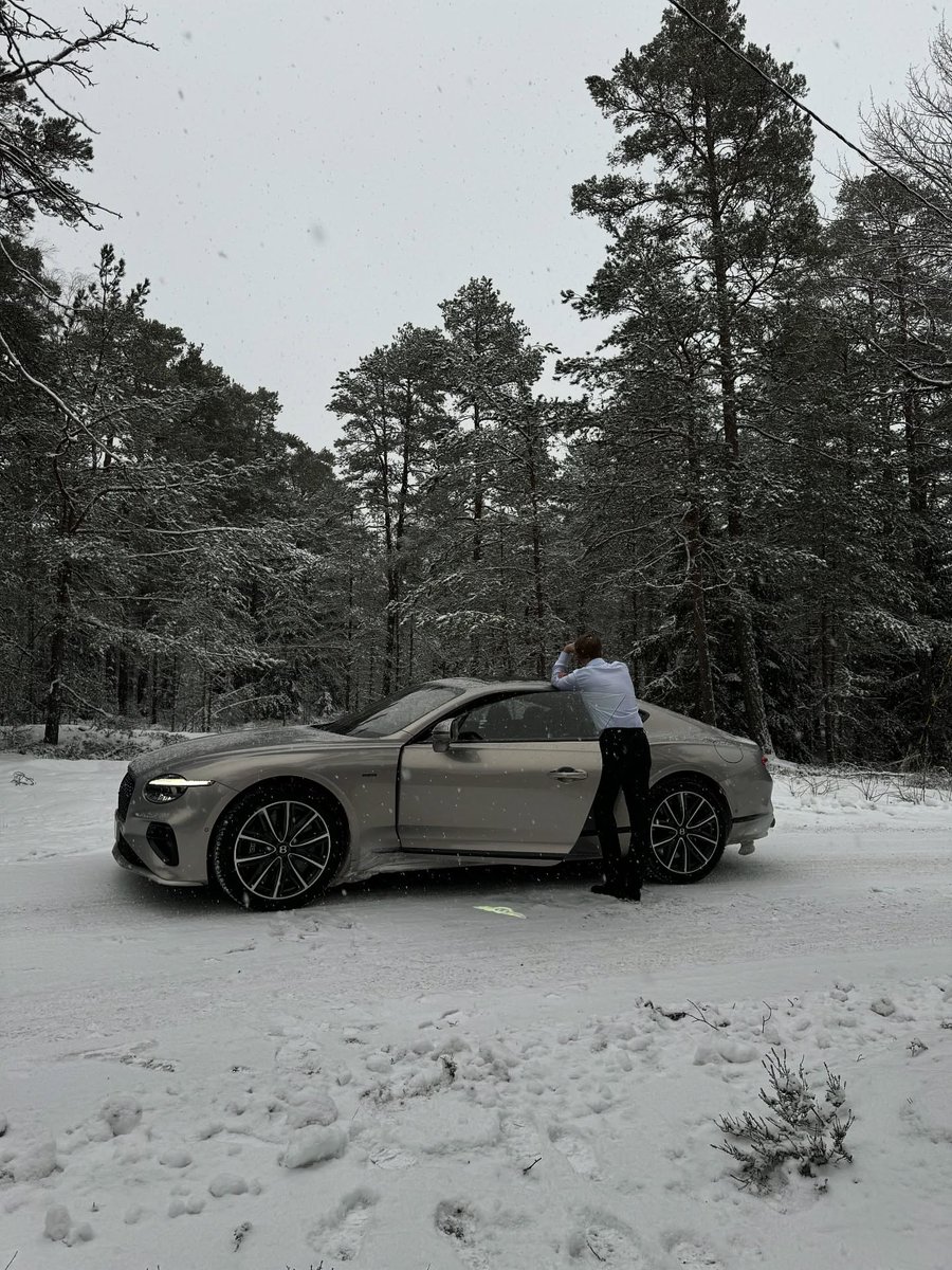 competitionreal's tweet photo. Bentley ❄️ https://t.co/af0JStDrVl