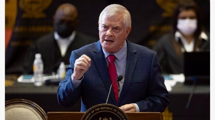 Monwa70457386's tweet photo. @jacksonhinkle While some SOUTH AFRICANS want us to go back to Apartheid years by voting a Europen! Pieter Groenewald 🤦🏿 https://t.co/OeoUCFGB1s