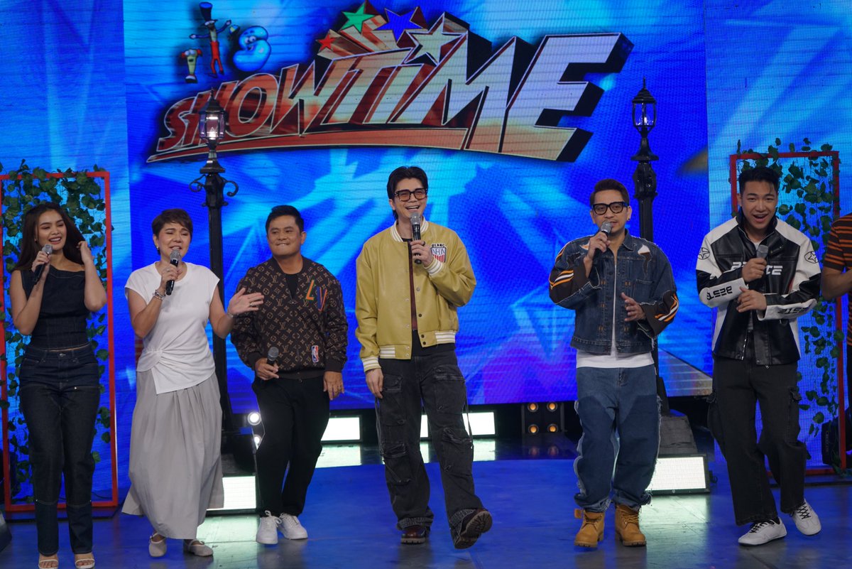 itsShowtimeNa's tweet photo. Happy Birthday to our Mr. Suave, Don Romantiko, and Agent X44, @VhongX44! 🎂

#ShowtimeTahananKoTo
WATCH #ItsShowtime LIVE: 
https://t.co/Gs3IAXU5tb https://t.co/RDCSOa2xBN